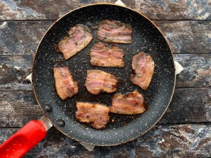 Яичница с грудинкой Яичница с грудинкой