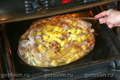Картошка с мясом в рукаве