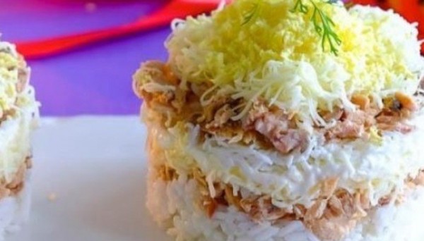 Классический салат «Мимоза» — рецепты с рисом, консервированной рыбой и яйцом Классический салат «Мимоза» — рецепты с рисом, консервированной рыбой и яйцом