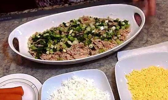 Классический салат «Мимоза» — рецепты с рисом, консервированной рыбой и яйцом Классический салат «Мимоза» — рецепты с рисом, консервированной рыбой и яйцом