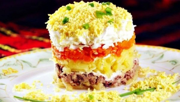 Классический салат «Мимоза» — рецепты с рисом, консервированной рыбой и яйцом Классический салат «Мимоза» — рецепты с рисом, консервированной рыбой и яйцом