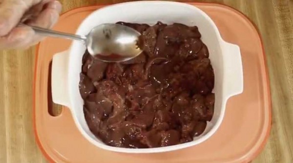 Куриная печень в духовке в сметанном соусе без обжарки Куриная печень в духовке в сметанном соусе без обжарки