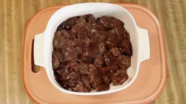 Куриная печень в духовке в сметанном соусе без обжарки Куриная печень в духовке в сметанном соусе без обжарки