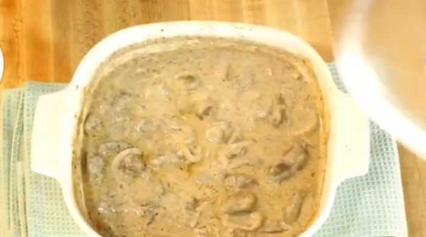 Куриная печень в духовке в сметанном соусе без обжарки Куриная печень в духовке в сметанном соусе без обжарки