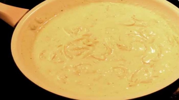 Куриная печень в духовке в сметанном соусе без обжарки Куриная печень в духовке в сметанном соусе без обжарки