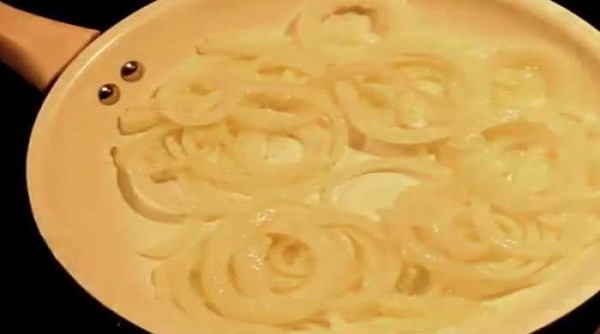 Куриная печень в духовке в сметанном соусе без обжарки Куриная печень в духовке в сметанном соусе без обжарки