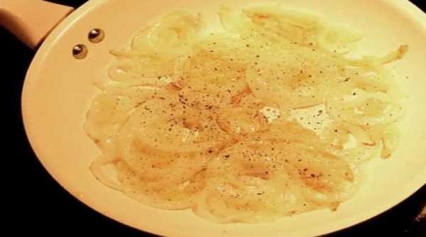 Куриная печень в духовке в сметанном соусе без обжарки Куриная печень в духовке в сметанном соусе без обжарки