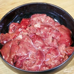 Куриная печень, жареная с луком