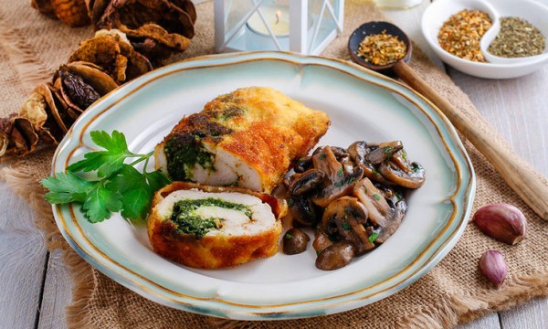 Куриные рулетики с грибами и шпинатом
