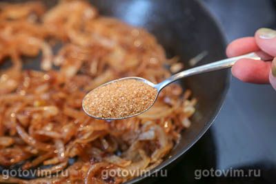 Куриные желудки с карамелизированым луком