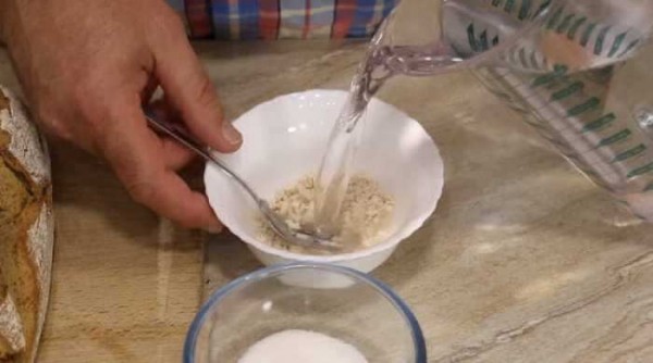 Квас из чёрного хлеба в домашних условиях с дрожжами Квас из чёрного хлеба в домашних условиях с дрожжами