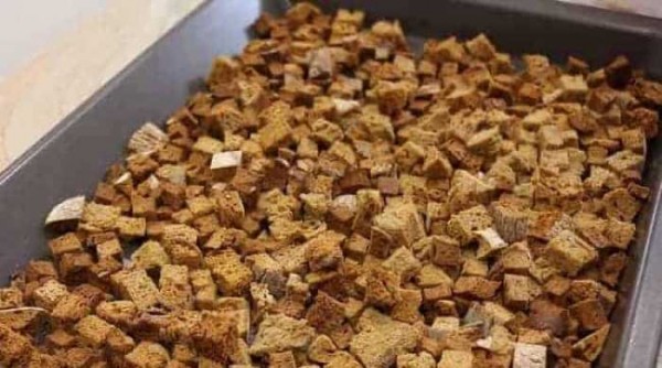 Квас из чёрного хлеба в домашних условиях с дрожжами Квас из чёрного хлеба в домашних условиях с дрожжами