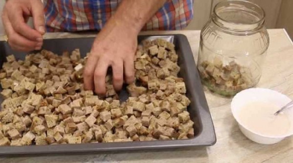 Квас из чёрного хлеба в домашних условиях с дрожжами Квас из чёрного хлеба в домашних условиях с дрожжами