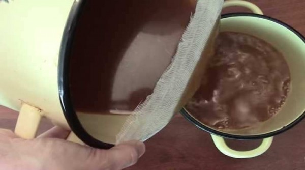 Квас из чёрного хлеба в домашних условиях с дрожжами Квас из чёрного хлеба в домашних условиях с дрожжами