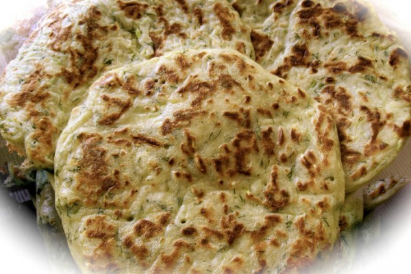 Лепешки с сыром и с зеленью на сковороде