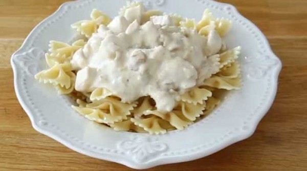 Макароны с курицей и сливочным сырным соусом — рецепт с фотографиями Макароны с курицей и сливочным сырным соусом — рецепт с фотографиями