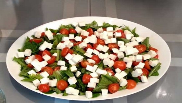 Очень вкусный салат с креветками и кальмарами, самые простые рецепты к празднику Очень вкусный салат с креветками и кальмарами, самые простые рецепты к празднику