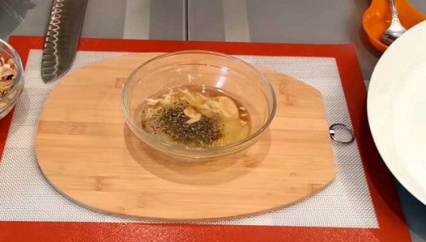 Очень вкусный салат с креветками и кальмарами, самые простые рецепты к празднику Очень вкусный салат с креветками и кальмарами, самые простые рецепты к празднику