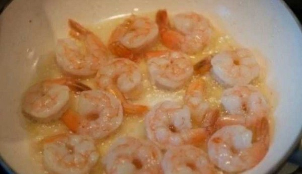 Очень вкусный салат с креветками и кальмарами, самые простые рецепты к празднику Очень вкусный салат с креветками и кальмарами, самые простые рецепты к празднику