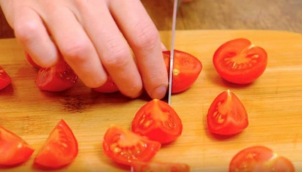 Очень вкусный салат с креветками и кальмарами, самые простые рецепты к празднику Очень вкусный салат с креветками и кальмарами, самые простые рецепты к празднику