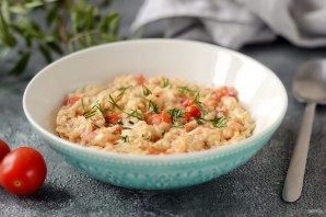 Овсяная каша с помидорами и сыром