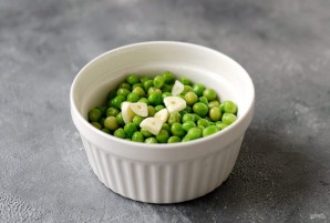 Паштет из зеленого горошка