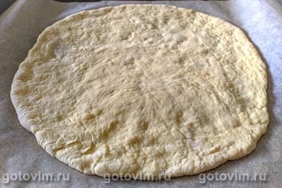 Пицца с грибами и карамелизированным луком