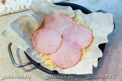 Пирог из лаваша с ветчиной и сыром