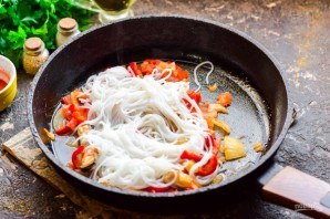 Рисовая лапша с мидиями Рисовая лапша с мидиями