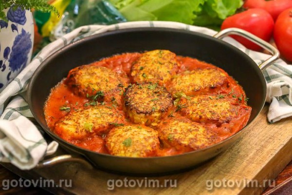 Рыбные котлеты в томатном соусе с вином Рыбные котлеты в томатном соусе с вином