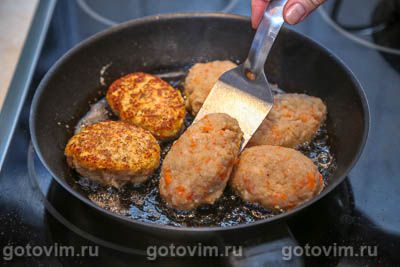 Рыбные котлеты в томатном соусе с вином Рыбные котлеты в томатном соусе с вином