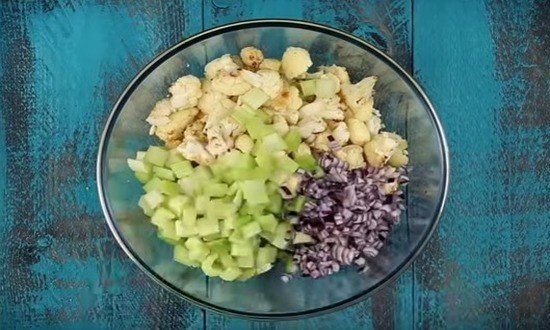 Салат из цветной капусты с яйцом — 7 рецептов очень вкусных салатов