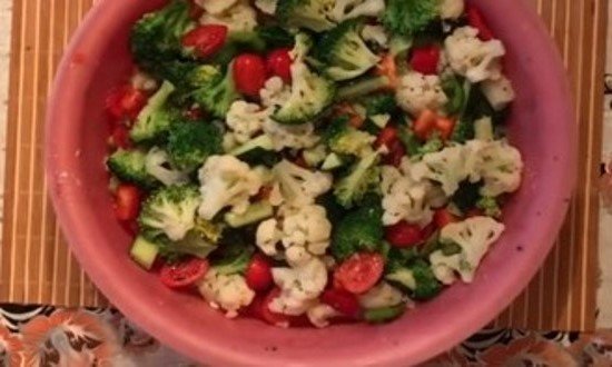Салат из цветной капусты с помидорами и сыром &mdash; рецепты простые и вкусные с фотографиями