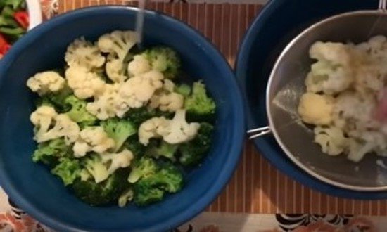 Салат из цветной капусты с помидорами и сыром &mdash; рецепты простые и вкусные с фотографиями