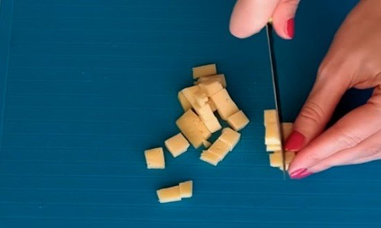 Салат из цветной капусты с помидорами и сыром &mdash; рецепты простые и вкусные с фотографиями