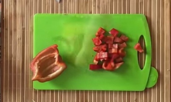 Салат из цветной капусты с помидорами и сыром &mdash; рецепты простые и вкусные с фотографиями