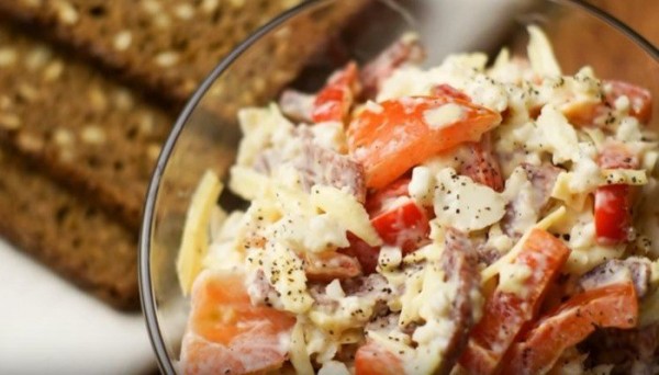 Салат из цветной капусты с помидорами и сыром &mdash; рецепты простые и вкусные с фотографиями