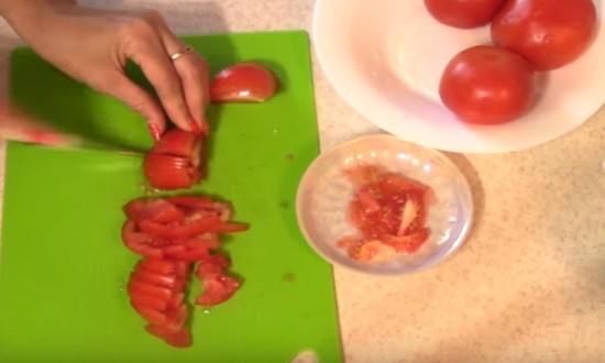 Салат из цветной капусты с помидорами и сыром &mdash; рецепты простые и вкусные с фотографиями