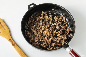 Салат "Каприз" с курицей и грибами