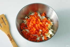 Салат "Каприз" с курицей и грибами