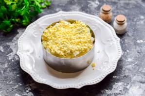 Салат "Мимоза" с кальмарами Салат "Мимоза" с кальмарами