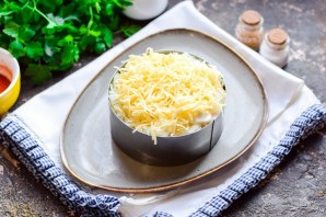 Салат "Мимоза" с копченой рыбой