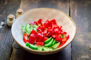 Салат с ананасом и перцем