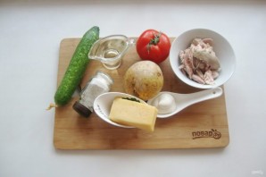 Салат с курицей и картофельной соломкой