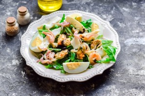 Салат с морским коктейлем и рукколой Салат с морским коктейлем и рукколой