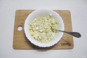 Салат с пекинской капустой, курицей и ананасом