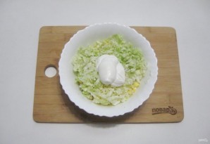 Салат с пекинской капустой, курицей и ананасом