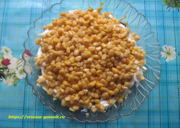 Салат с жареными шампиньонами, кукурузой, яйцом и сыром слоями — очень вкусный рецепт Салат с жареными шампиньонами, кукурузой, яйцом и сыром слоями — очень вкусный рецепт