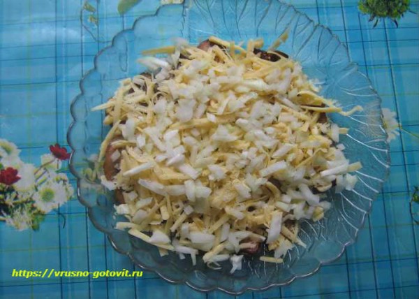 Салат с жареными шампиньонами, кукурузой, яйцом и сыром слоями — очень вкусный рецепт Салат с жареными шампиньонами, кукурузой, яйцом и сыром слоями — очень вкусный рецепт