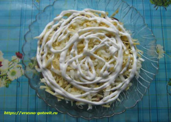 Салат с жареными шампиньонами, кукурузой, яйцом и сыром слоями — очень вкусный рецепт Салат с жареными шампиньонами, кукурузой, яйцом и сыром слоями — очень вкусный рецепт